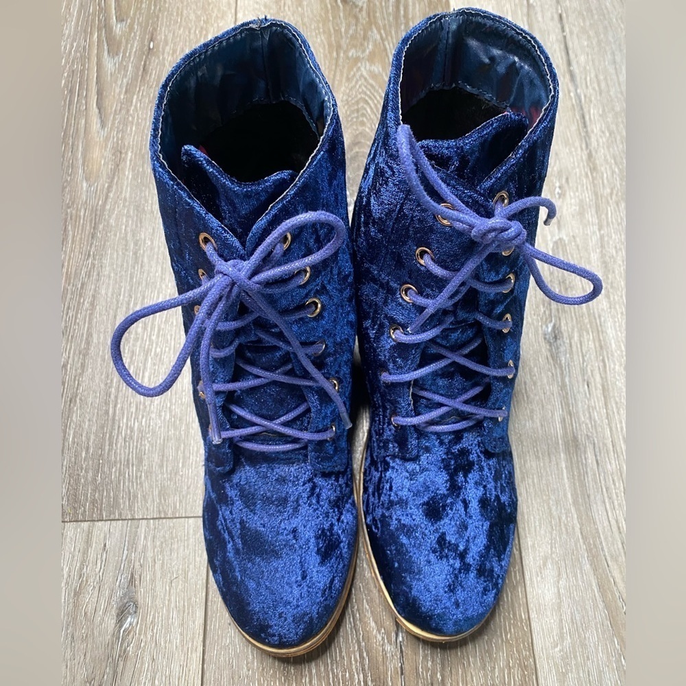 Catherine Malandrino Women’s Velvet Blue Booties Size 7.5 - Picture 2 of 16